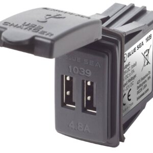 Blue Sea Systems 12/24 V DC kahe USB-väljundiga 4.8 A lülitipaneeli kinnitus