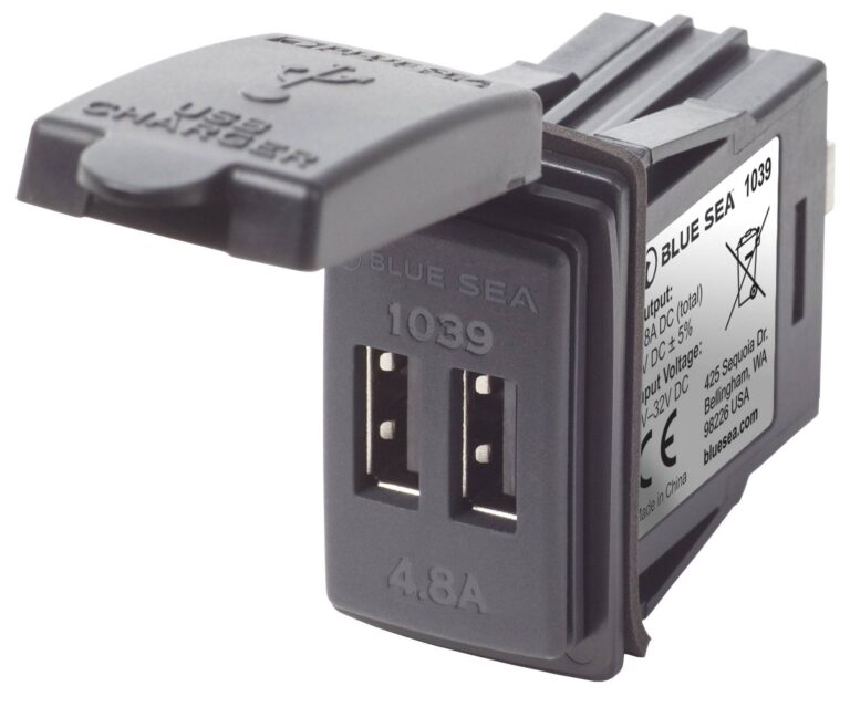 Blue Sea Systems 12/24 V DC kahe USB-väljundiga 4.8 A lülitipaneeli kinnitus