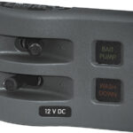 Blue Sea Systems PANELIS WD 12VDC AR DROŠINĀTĀJU 2POS PELĒKS