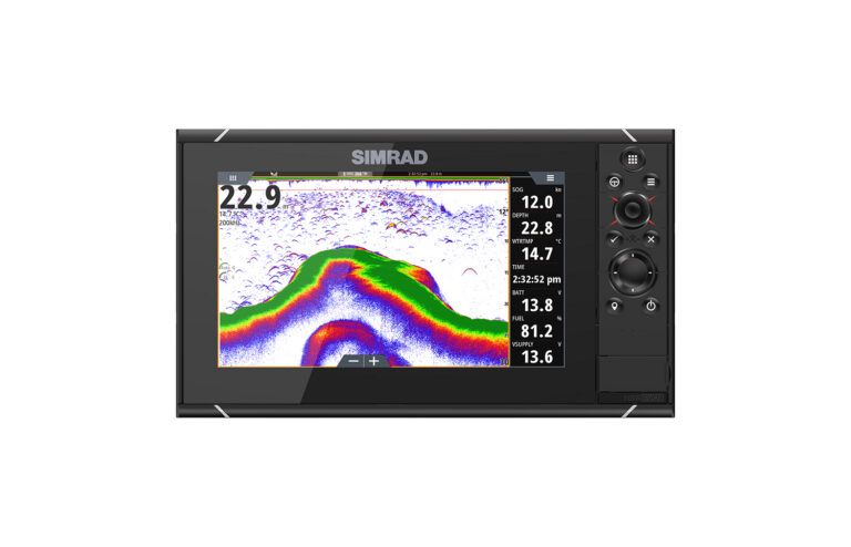 Simrad Yachting NSS9 evo3S koos maailma baaskaardiga